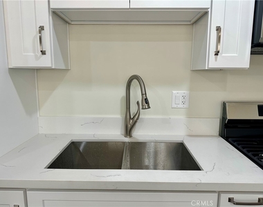 2726 N Brighton St - Photo Thumbnail 6