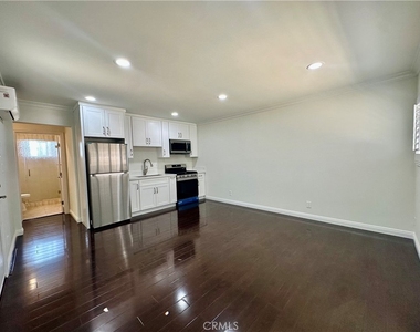 2726 N Brighton St - Photo Thumbnail 5