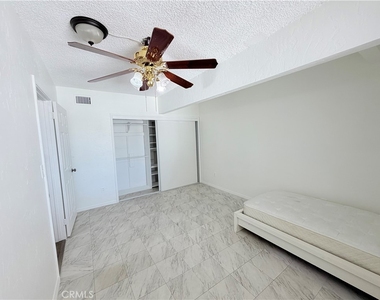 9423 Woodley - Photo Thumbnail 25