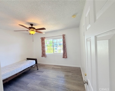 9423 Woodley - Photo Thumbnail 19