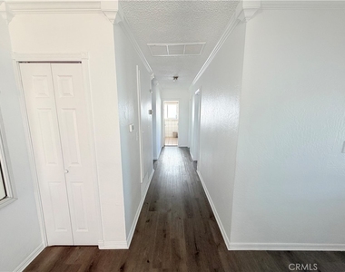 9423 Woodley - Photo Thumbnail 3