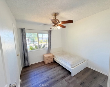 9423 Woodley - Photo Thumbnail 18