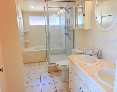 9423 Woodley - Photo Thumbnail 28