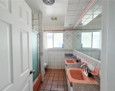 9423 Woodley - Photo Thumbnail 21