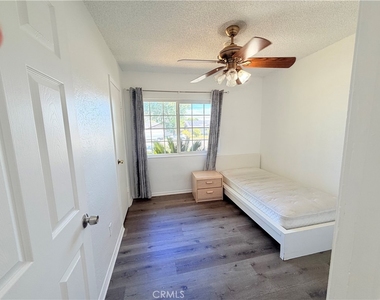 9423 Woodley - Photo Thumbnail 17