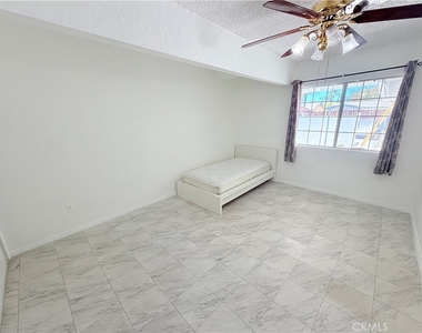 9423 Woodley - Photo Thumbnail 24