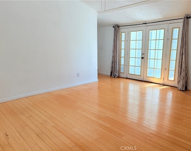 9423 Woodley - Photo Thumbnail 27