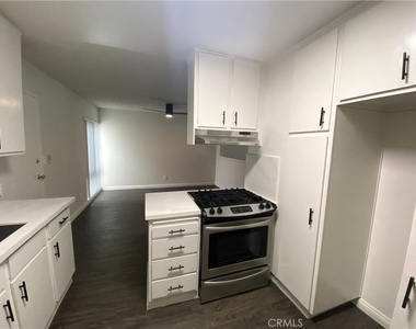 25400 Oak Street - Photo Thumbnail 5