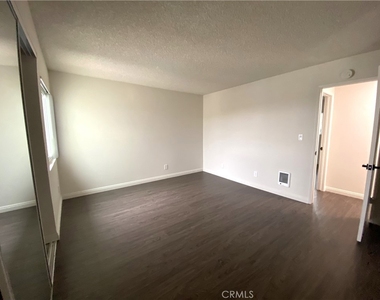 25400 Oak Street - Photo Thumbnail 6
