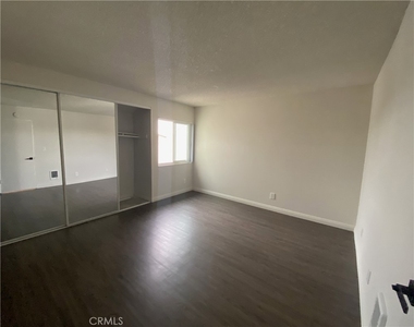25400 Oak Street - Photo Thumbnail 7