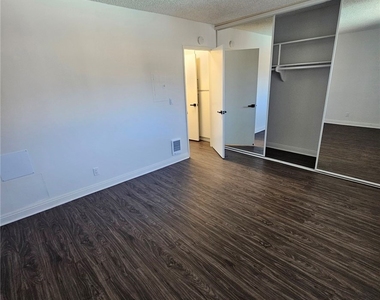 209 S Prospect Avenue - Photo Thumbnail 4