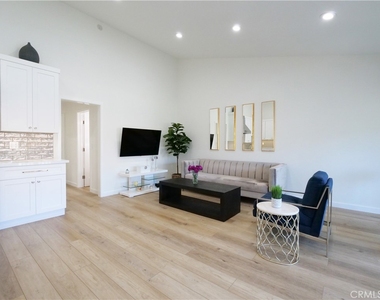 822 Camino Real #202 - Photo Thumbnail 3