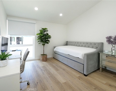 822 Camino Real #202 - Photo Thumbnail 11