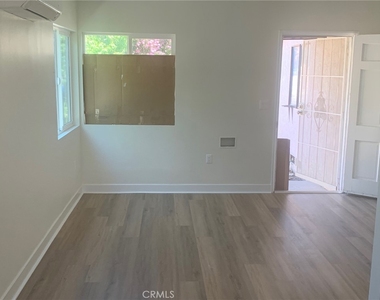 11818 Victory Boulevard - Photo Thumbnail 2