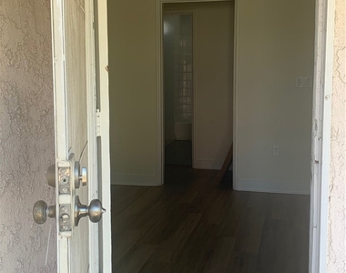 11818 Victory Boulevard - Photo Thumbnail 1