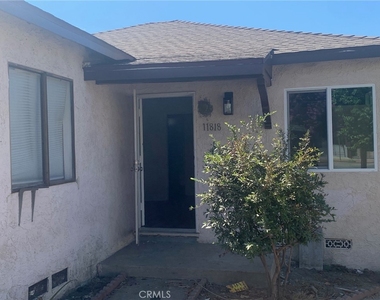 11818 Victory Boulevard - Photo Thumbnail 17