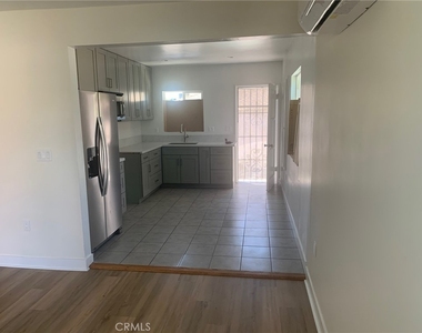 11818 Victory Boulevard - Photo Thumbnail 5