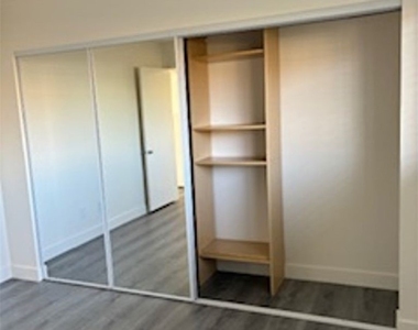 2204 E 4th - Photo Thumbnail 9