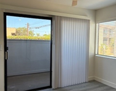 2204 E 4th - Photo Thumbnail 12