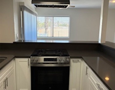 2204 E 4th - Photo Thumbnail 15