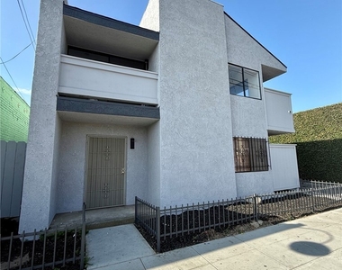 2204 E 4th - Photo Thumbnail 21
