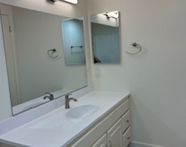 2204 E 4th - Photo Thumbnail 10