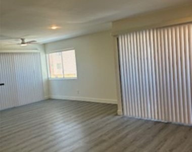 2204 E 4th - Photo Thumbnail 14