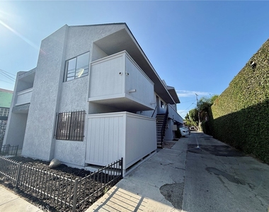 2204 E 4th - Photo Thumbnail 17