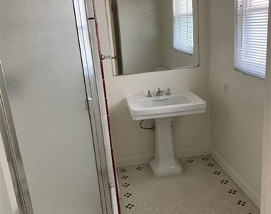 204 Belmont - Photo Thumbnail 12