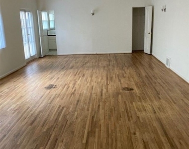 204 Belmont - Photo Thumbnail 9