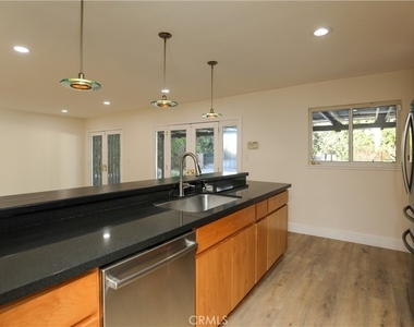 3241 Dahl - Photo Thumbnail 9