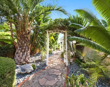 12941 Via Esperia - Photo Thumbnail 37