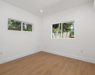 787 789 Elmira Street - Photo Thumbnail 24