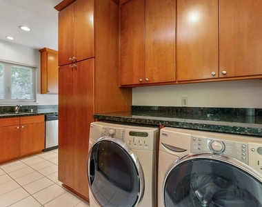 1325 Lomay Place - Photo Thumbnail 5