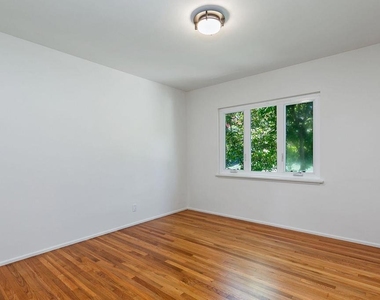 1325 Lomay Place - Photo Thumbnail 11