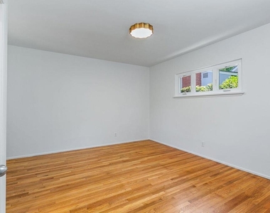 1325 Lomay Place - Photo Thumbnail 9