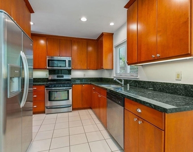 1325 Lomay Place - Photo Thumbnail 4
