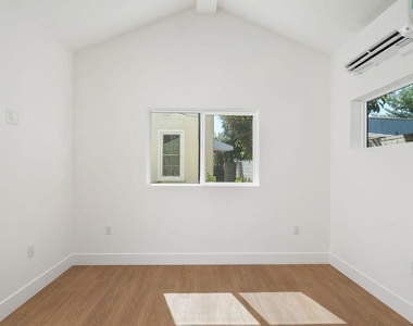 789 Elmira Street - Photo Thumbnail 5