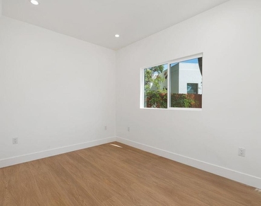 789 Elmira Street - Photo Thumbnail 11