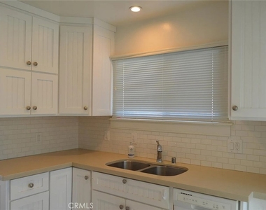 211 N West Street - Photo Thumbnail 3