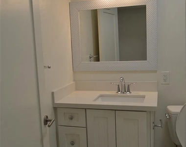 211 N West Street - Photo Thumbnail 5