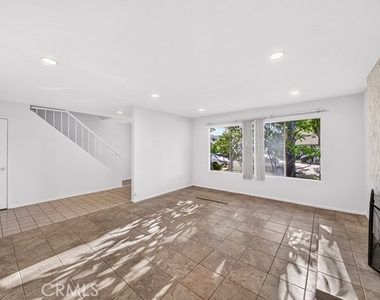160 Greentree Ln - Photo Thumbnail 3