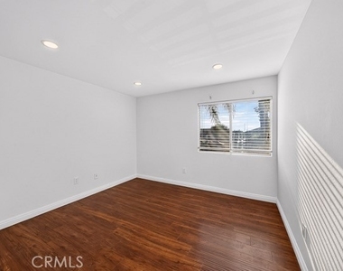 160 Greentree Ln - Photo Thumbnail 11