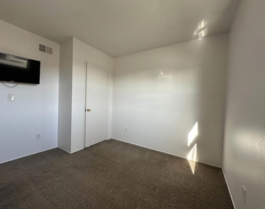 859 Del Mar Downs Road - Photo Thumbnail 14