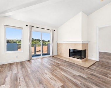 30902 Clubhouse Drive - Photo Thumbnail 11