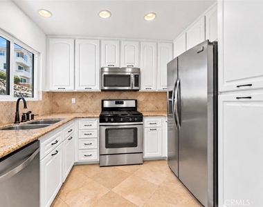 30902 Clubhouse Drive - Photo Thumbnail 6