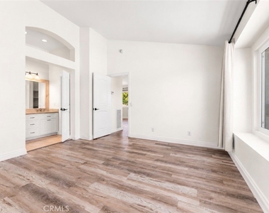 30902 Clubhouse Drive - Photo Thumbnail 16