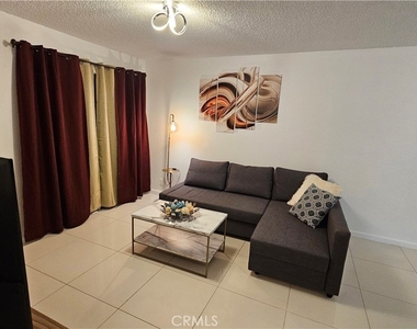 2857 N Los Felices - Photo Thumbnail 4