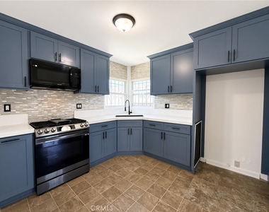 1613 N Grandee Avenue - Photo Thumbnail 4