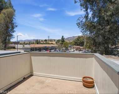 10566 Sunland Boulevard - Photo Thumbnail 12